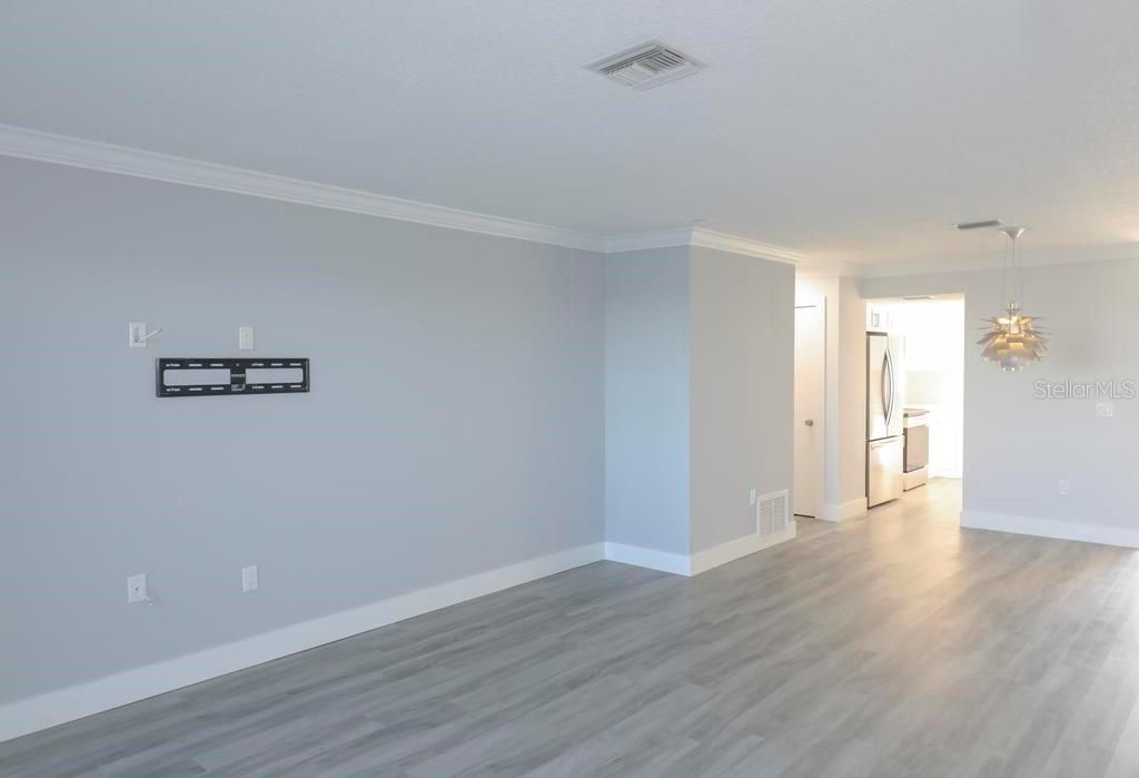 For Sale: $450,000 (2 beds, 2 baths, 1014 Square Feet)