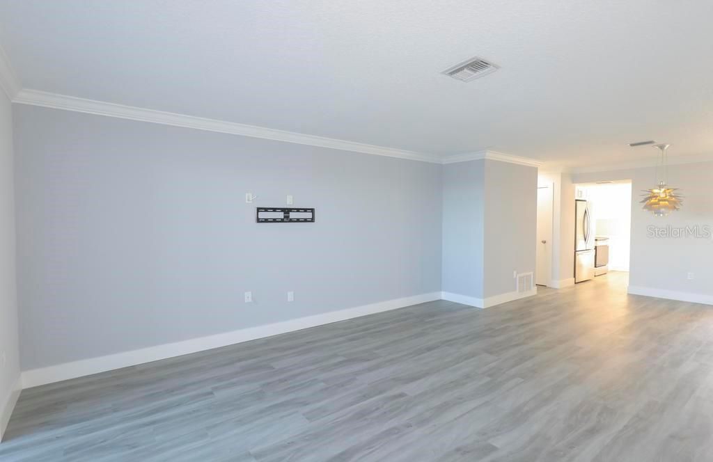 For Sale: $450,000 (2 beds, 2 baths, 1014 Square Feet)