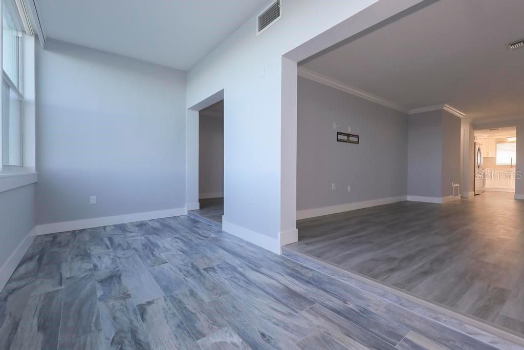 For Sale: $450,000 (2 beds, 2 baths, 1014 Square Feet)