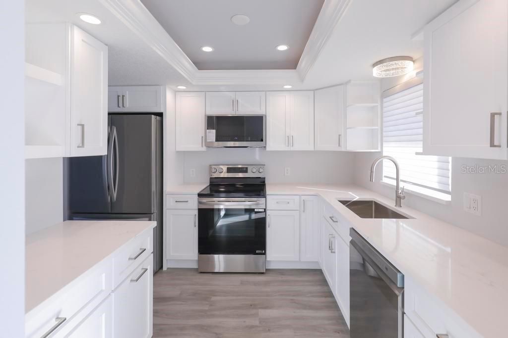 For Sale: $450,000 (2 beds, 2 baths, 1014 Square Feet)