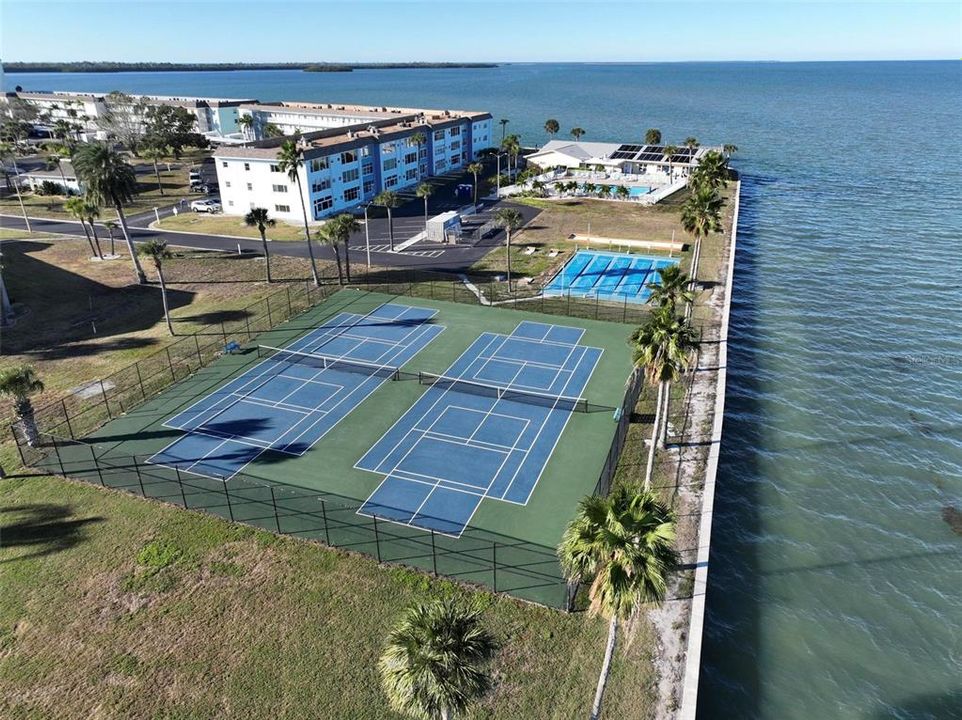 待售: $450,000 (2 贝兹, 2 浴室, 1014 平方英尺)