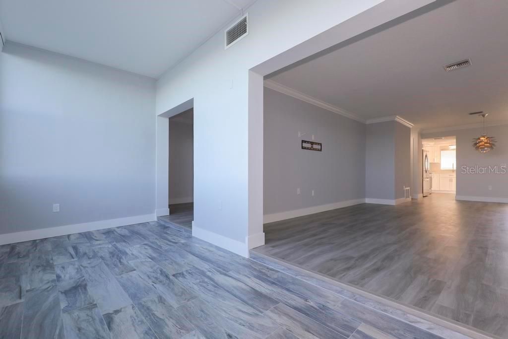 For Sale: $450,000 (2 beds, 2 baths, 1014 Square Feet)