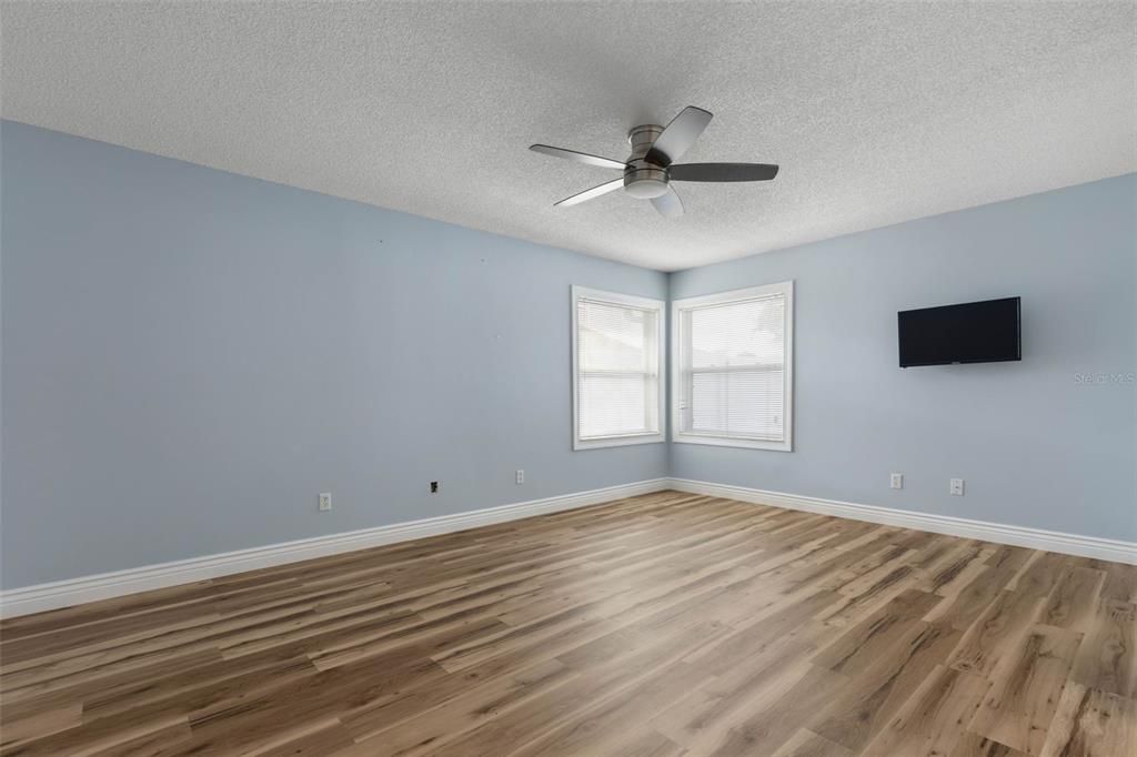 待售: $269,000 (3 贝兹, 2 浴室, 1569 平方英尺)