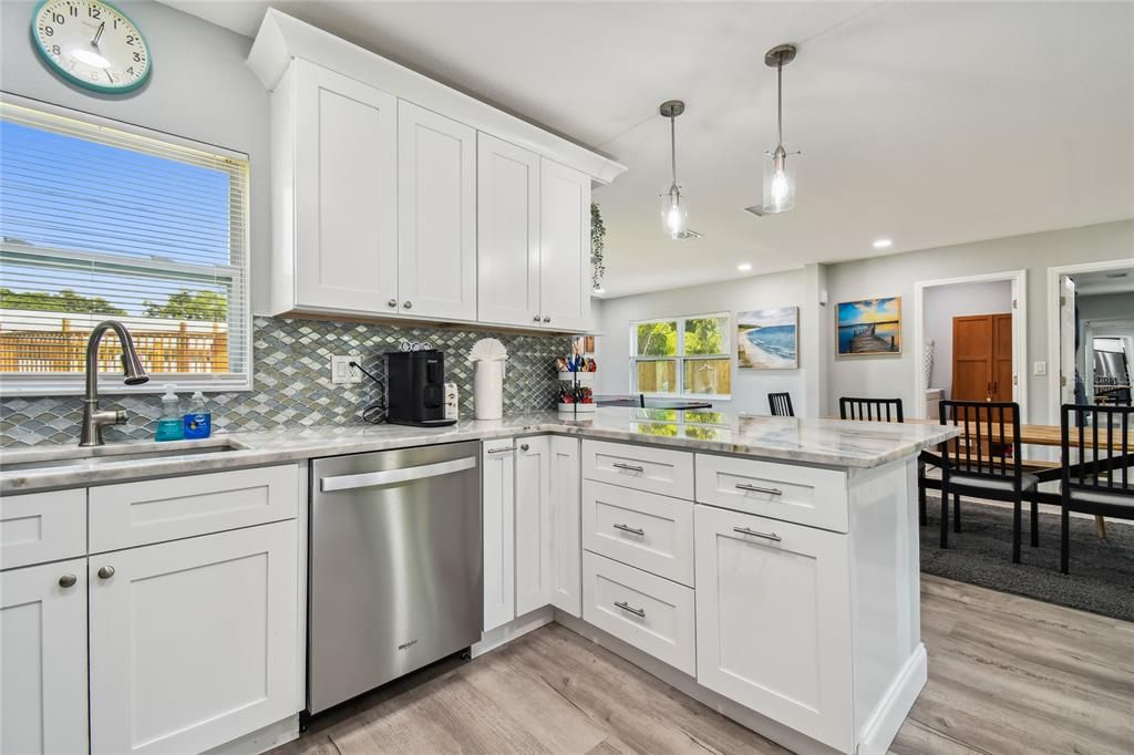 出租: $3,200 (3 贝兹, 2 浴室, 1692 平方英尺)