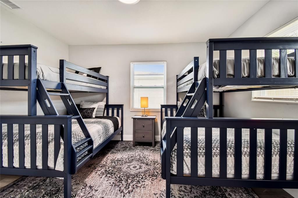 出租: $3,200 (3 贝兹, 2 浴室, 1692 平方英尺)