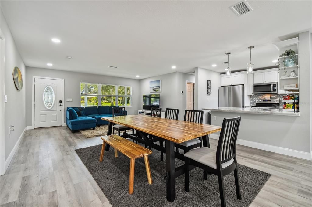 出租: $3,200 (3 贝兹, 2 浴室, 1692 平方英尺)