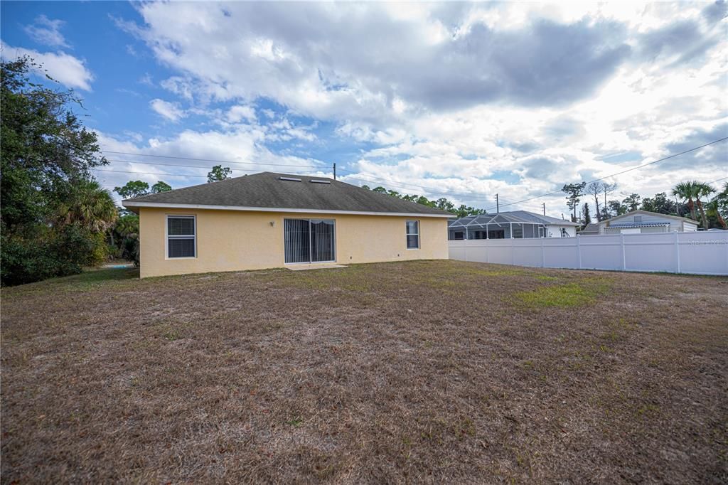 Active With Contract: $239,000 (3 beds, 2 baths, 1302 Square Feet)