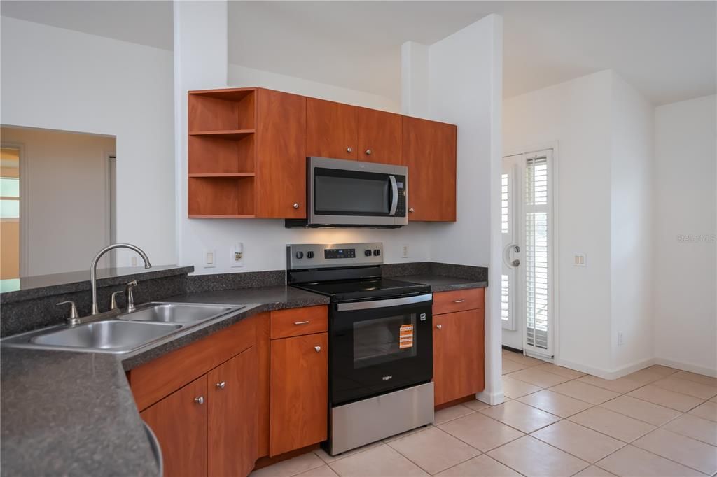 Active With Contract: $239,000 (3 beds, 2 baths, 1302 Square Feet)