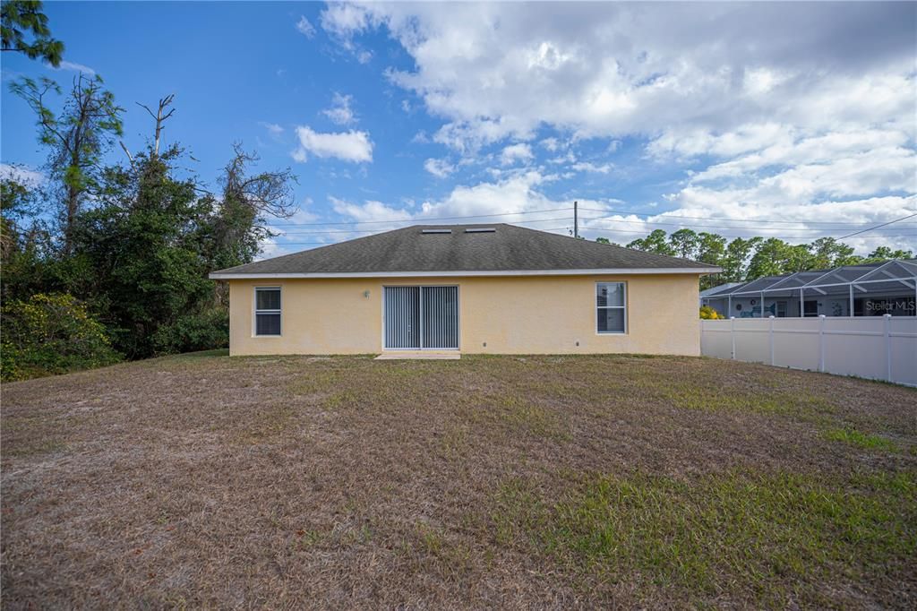 Active With Contract: $239,000 (3 beds, 2 baths, 1302 Square Feet)