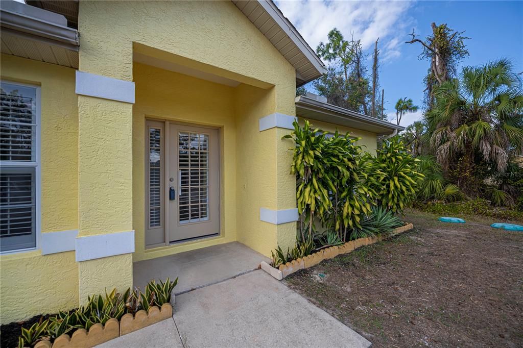 Active With Contract: $239,000 (3 beds, 2 baths, 1302 Square Feet)