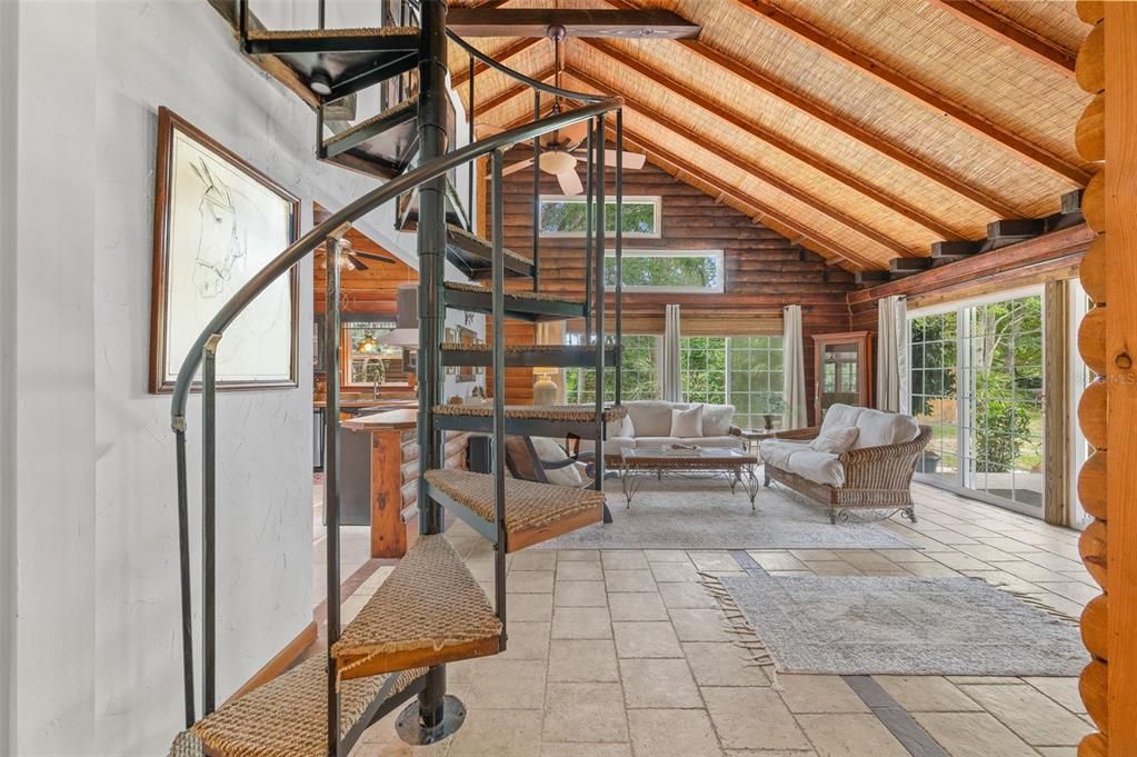 For Sale: $349,000 (2 beds, 1 baths, 1247 Square Feet)