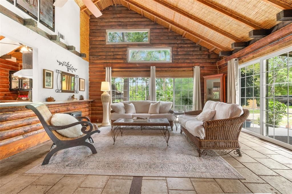 For Sale: $349,000 (2 beds, 1 baths, 1247 Square Feet)