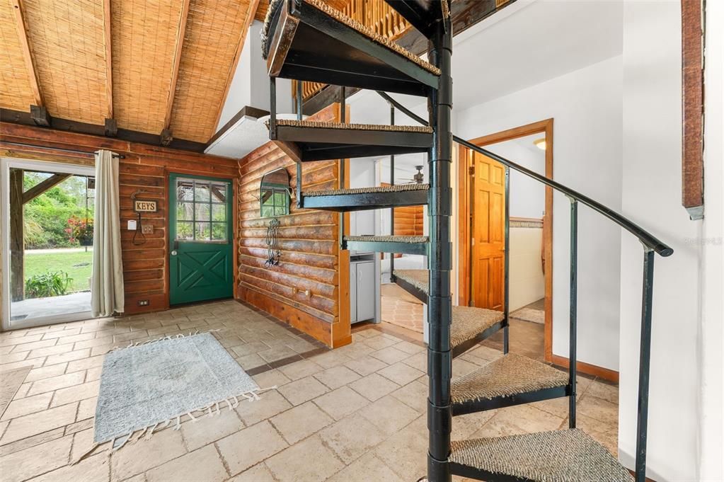 For Sale: $349,000 (2 beds, 1 baths, 1247 Square Feet)