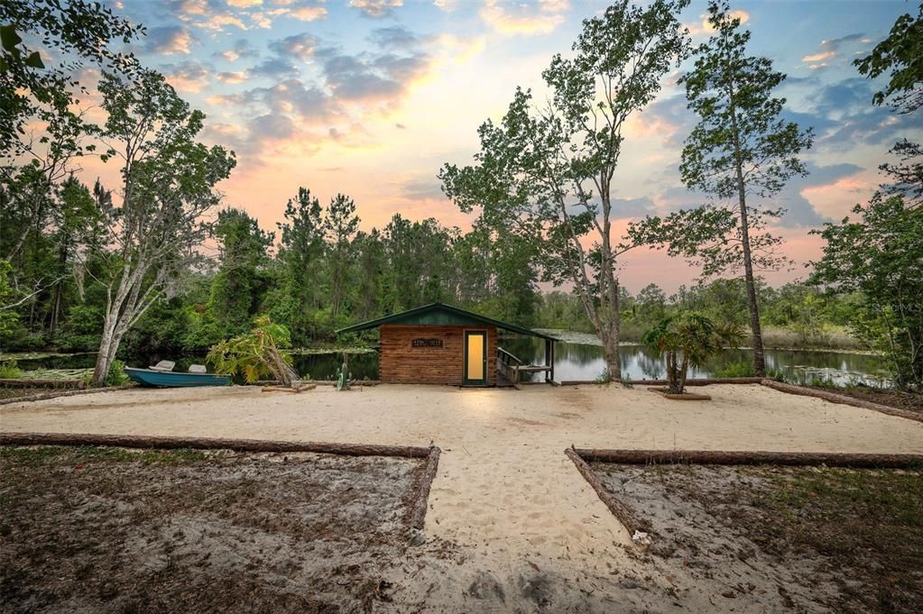 For Sale: $349,000 (2 beds, 1 baths, 1247 Square Feet)