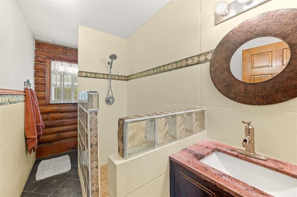 For Sale: $349,000 (2 beds, 1 baths, 1247 Square Feet)