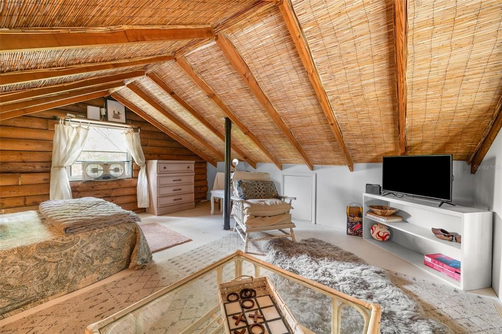 For Sale: $349,000 (2 beds, 1 baths, 1247 Square Feet)