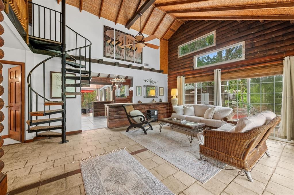 For Sale: $349,000 (2 beds, 1 baths, 1247 Square Feet)