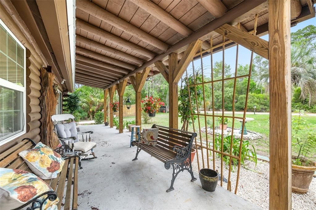 For Sale: $349,000 (2 beds, 1 baths, 1247 Square Feet)