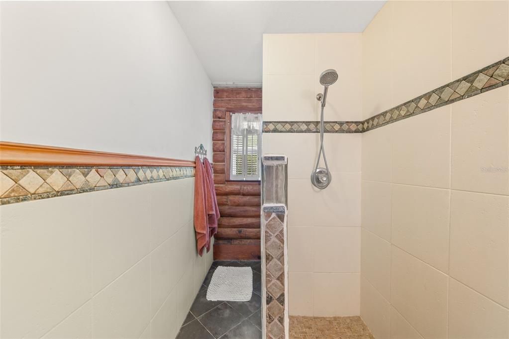 For Sale: $349,000 (2 beds, 1 baths, 1247 Square Feet)