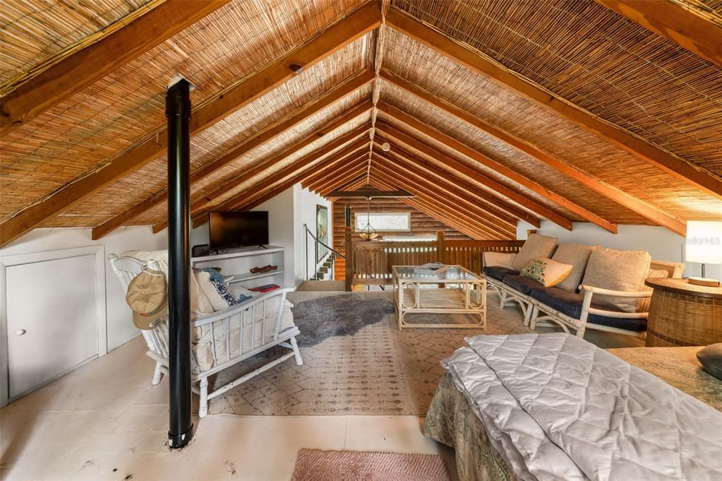 For Sale: $349,000 (2 beds, 1 baths, 1247 Square Feet)