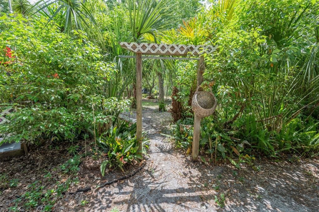 For Sale: $349,000 (2 beds, 1 baths, 1247 Square Feet)