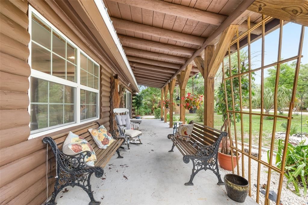 For Sale: $349,000 (2 beds, 1 baths, 1247 Square Feet)