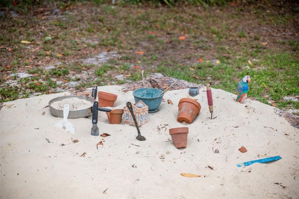 For Sale: $349,000 (2 beds, 1 baths, 1247 Square Feet)