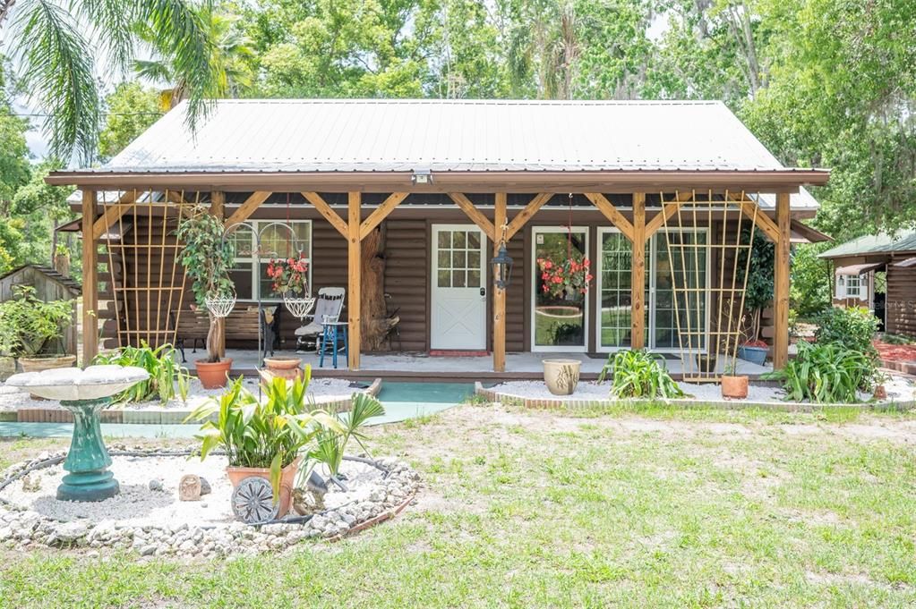 For Sale: $349,000 (2 beds, 1 baths, 1247 Square Feet)