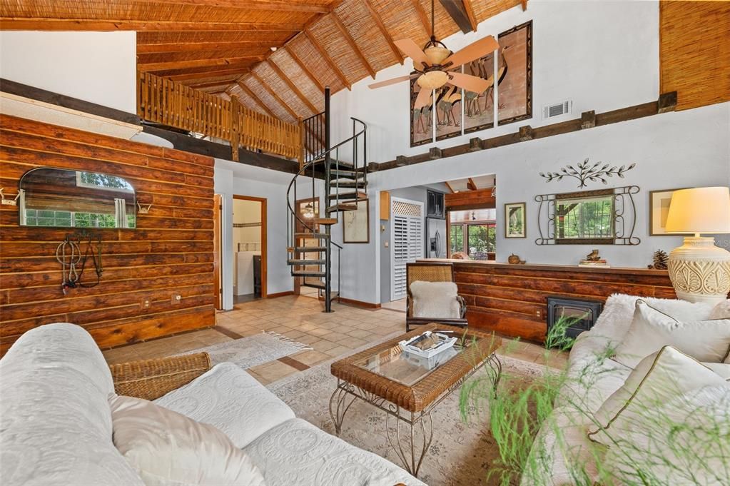 For Sale: $349,000 (2 beds, 1 baths, 1247 Square Feet)