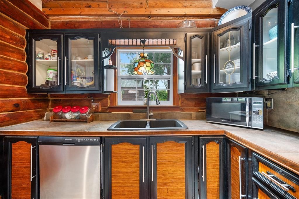 For Sale: $349,000 (2 beds, 1 baths, 1247 Square Feet)