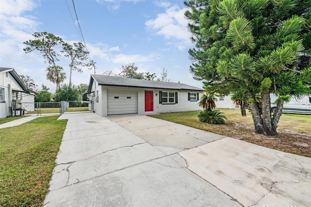 For Sale: $199,900 (3 beds, 2 baths, 1008 Square Feet)