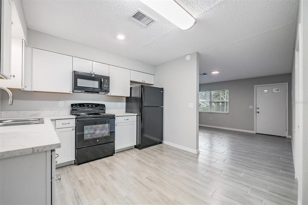 For Sale: $199,900 (3 beds, 2 baths, 1008 Square Feet)