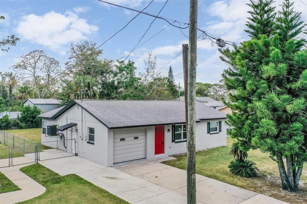 For Sale: $199,900 (3 beds, 2 baths, 1008 Square Feet)