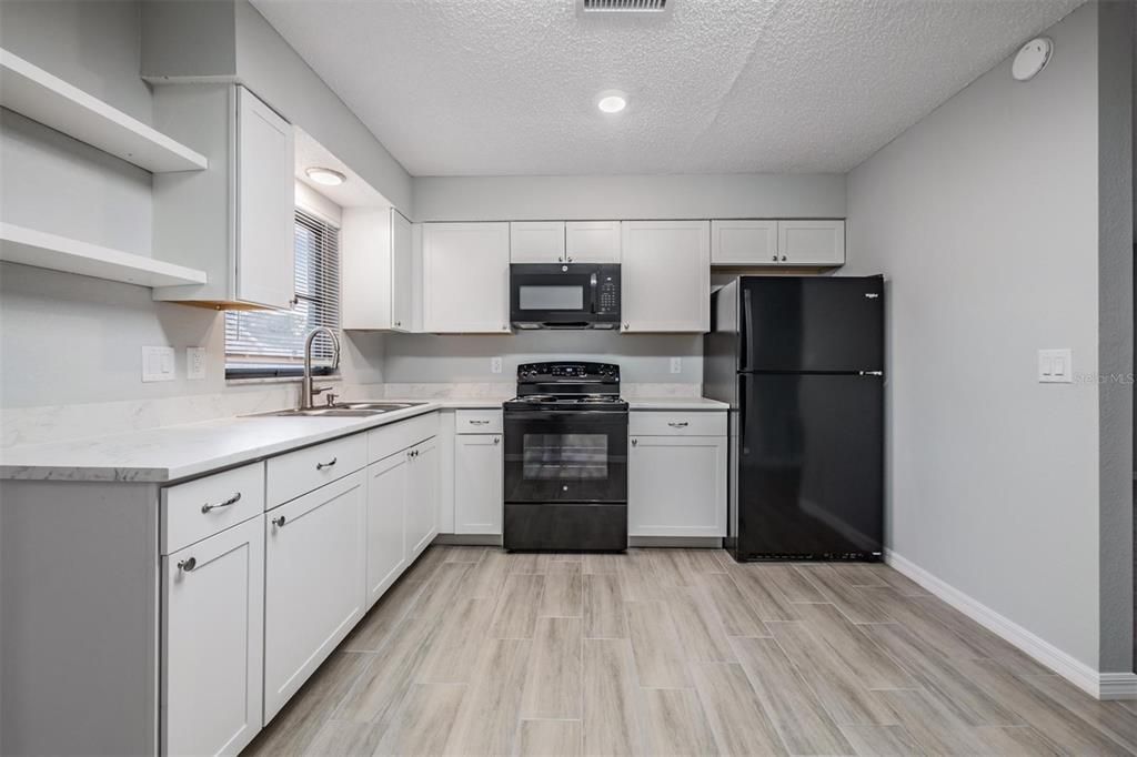 For Sale: $199,900 (3 beds, 2 baths, 1008 Square Feet)