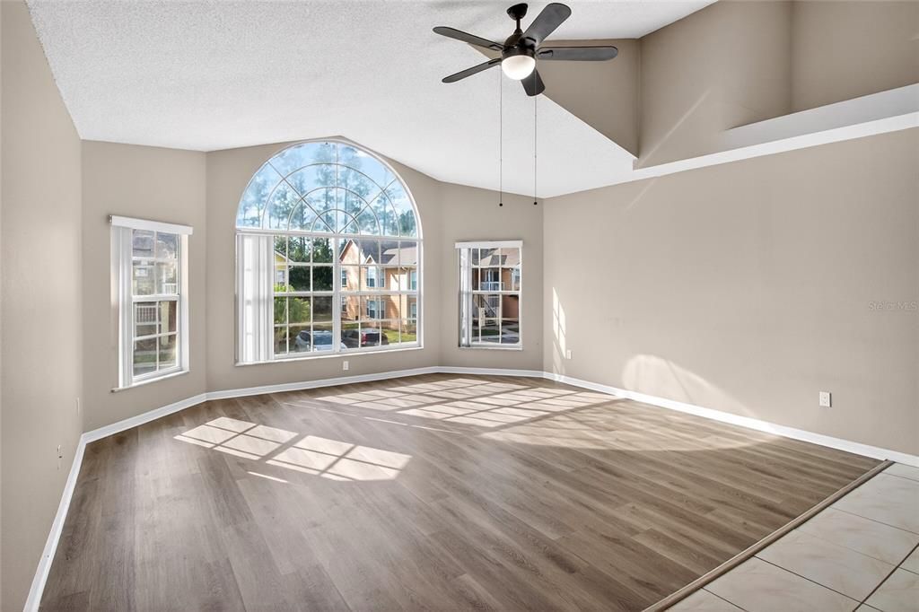 For Sale: $229,999 (3 beds, 2 baths, 1326 Square Feet)