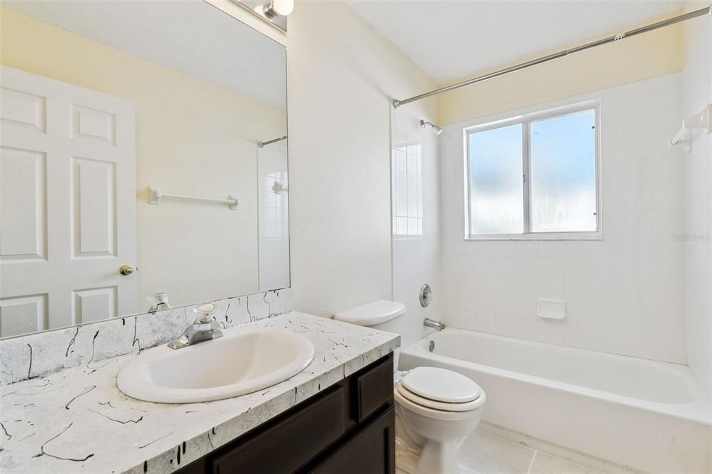 待售: $325,000 (4 贝兹, 2 浴室, 1426 平方英尺)