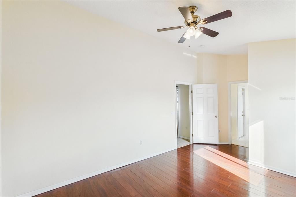 待售: $325,000 (4 贝兹, 2 浴室, 1426 平方英尺)