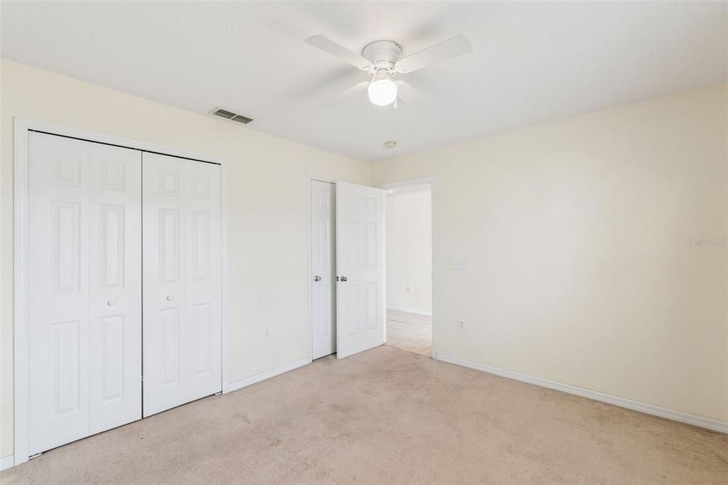 待售: $325,000 (4 贝兹, 2 浴室, 1426 平方英尺)