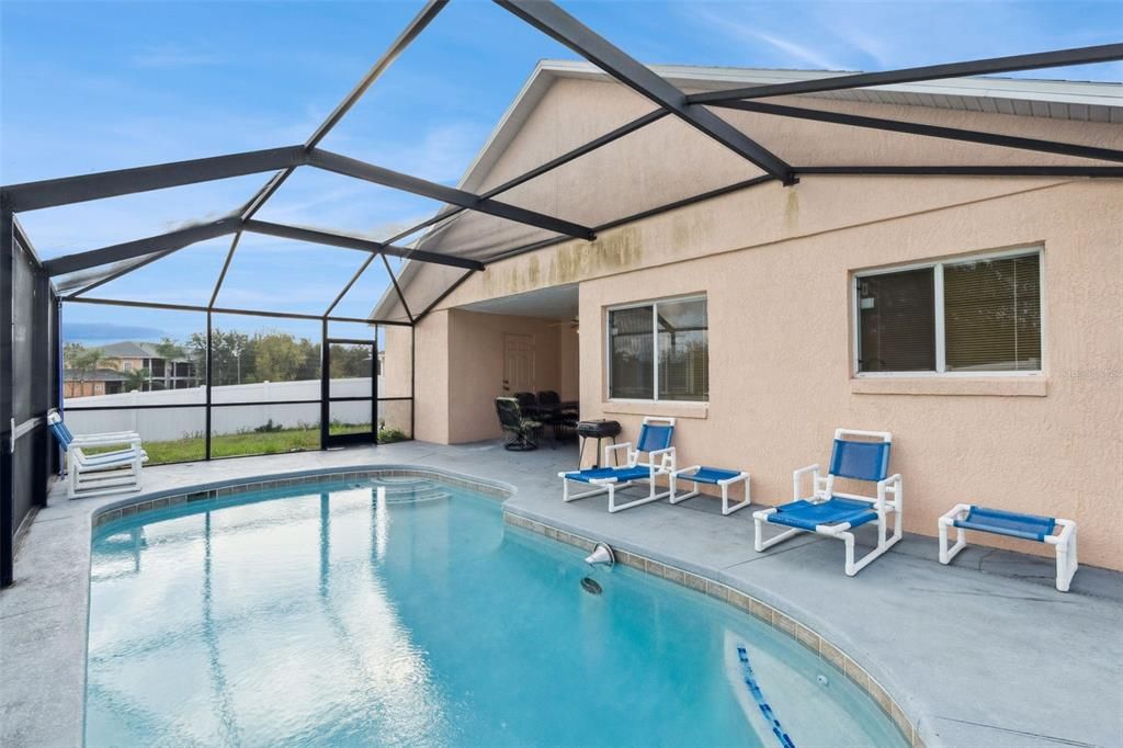 待售: $325,000 (4 贝兹, 2 浴室, 1426 平方英尺)