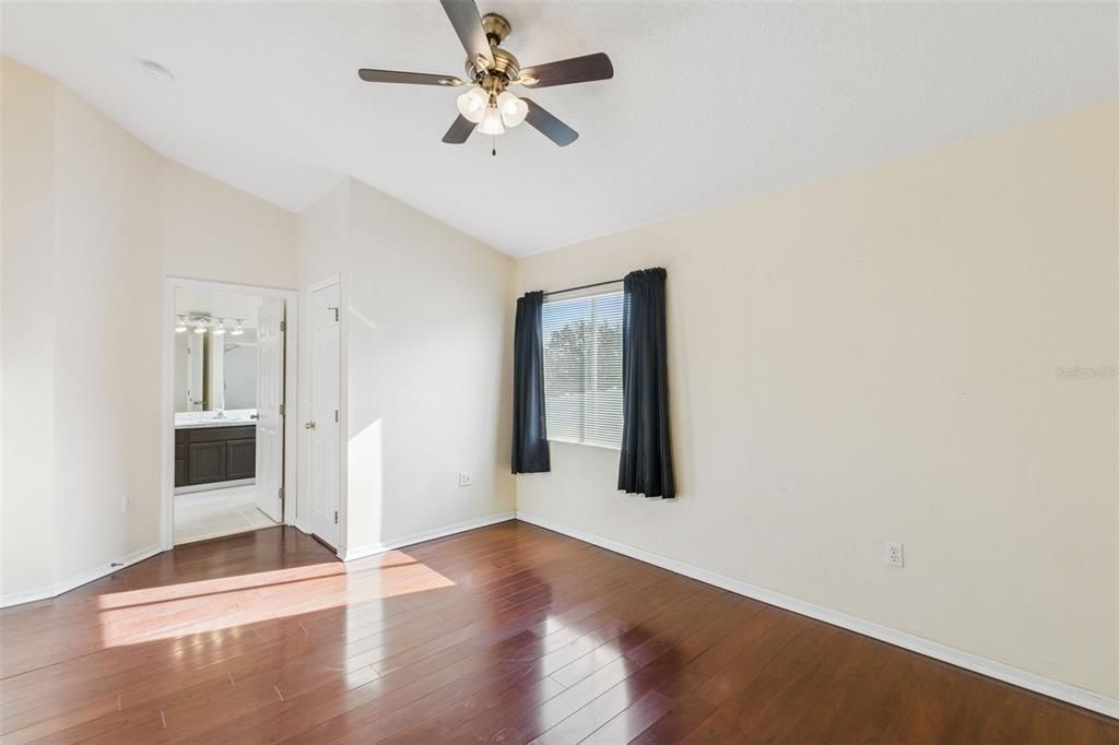 待售: $325,000 (4 贝兹, 2 浴室, 1426 平方英尺)