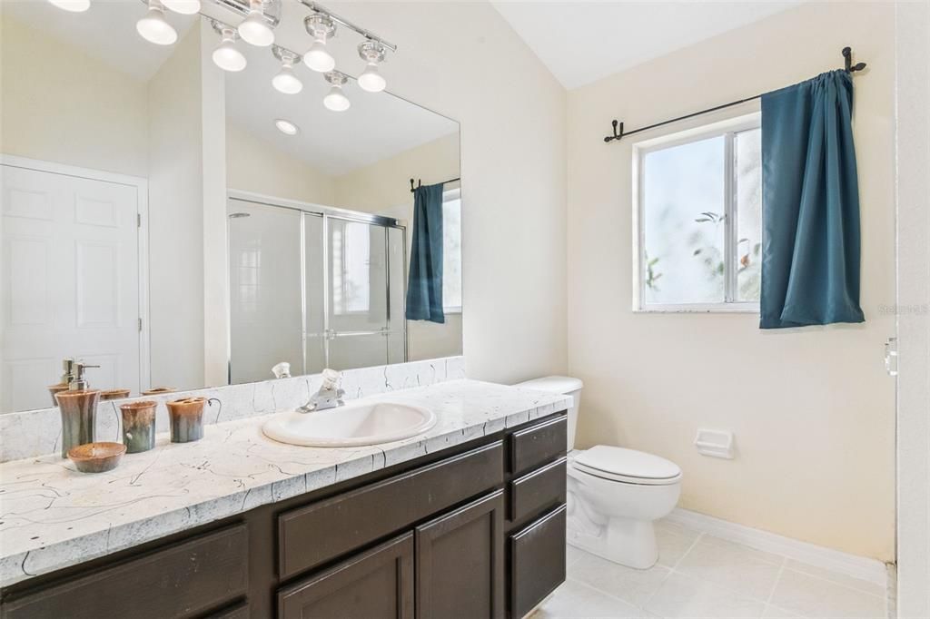 待售: $325,000 (4 贝兹, 2 浴室, 1426 平方英尺)