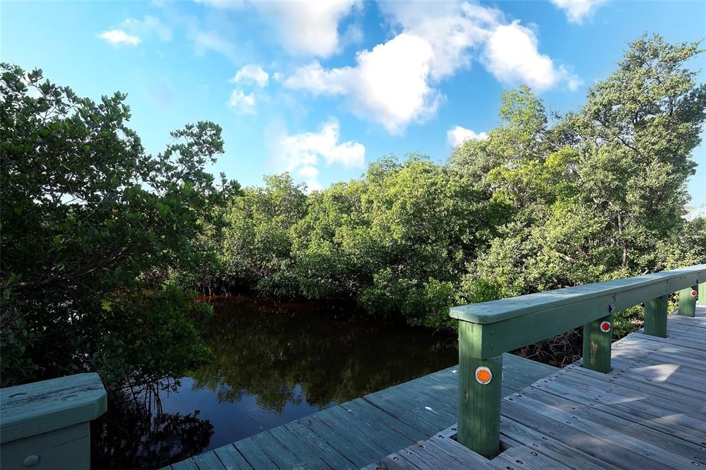 For Sale: $475,000 (2 beds, 2 baths, 1035 Square Feet)