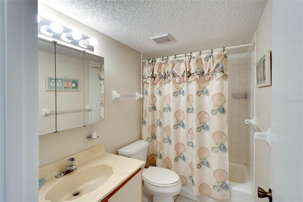 For Sale: $475,000 (2 beds, 2 baths, 1035 Square Feet)