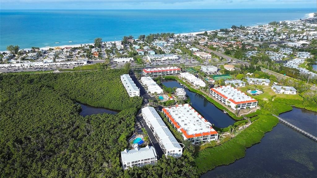 For Sale: $475,000 (2 beds, 2 baths, 1035 Square Feet)