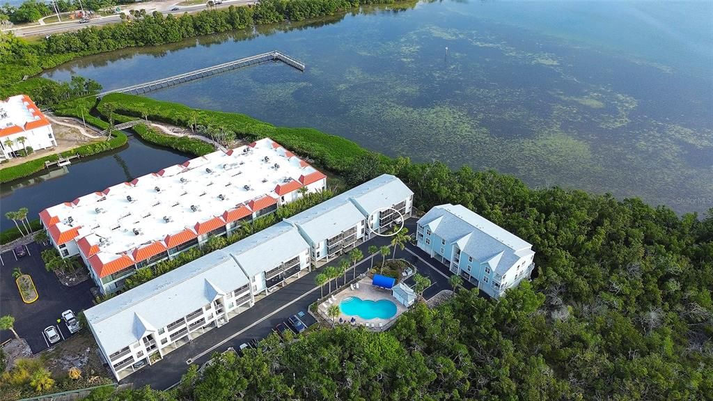 For Sale: $475,000 (2 beds, 2 baths, 1035 Square Feet)