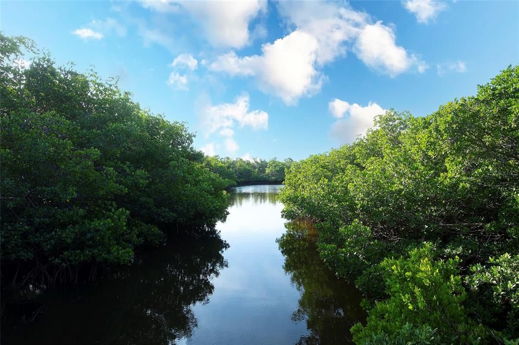 For Sale: $475,000 (2 beds, 2 baths, 1035 Square Feet)