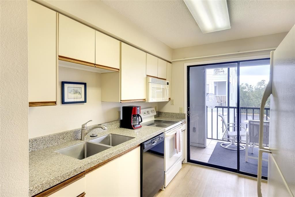 For Sale: $475,000 (2 beds, 2 baths, 1035 Square Feet)