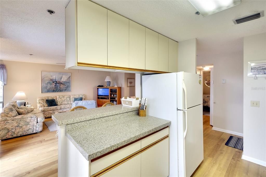 For Sale: $475,000 (2 beds, 2 baths, 1035 Square Feet)