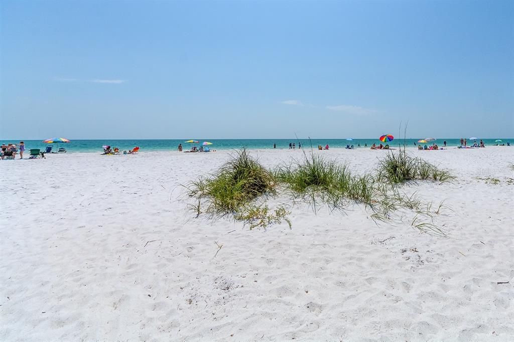 For Sale: $475,000 (2 beds, 2 baths, 1035 Square Feet)