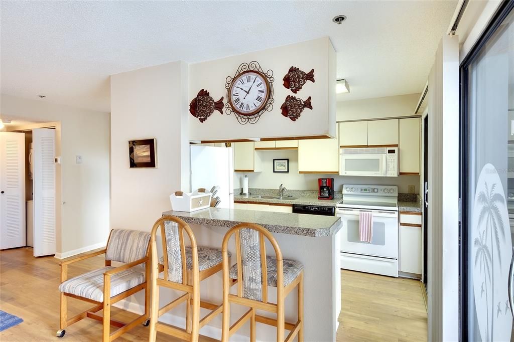 For Sale: $475,000 (2 beds, 2 baths, 1035 Square Feet)